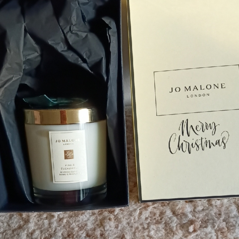 Jo Malone White Candle with Gold Lid, 7 Oz, In Merry Christmas Gift Box NEW!